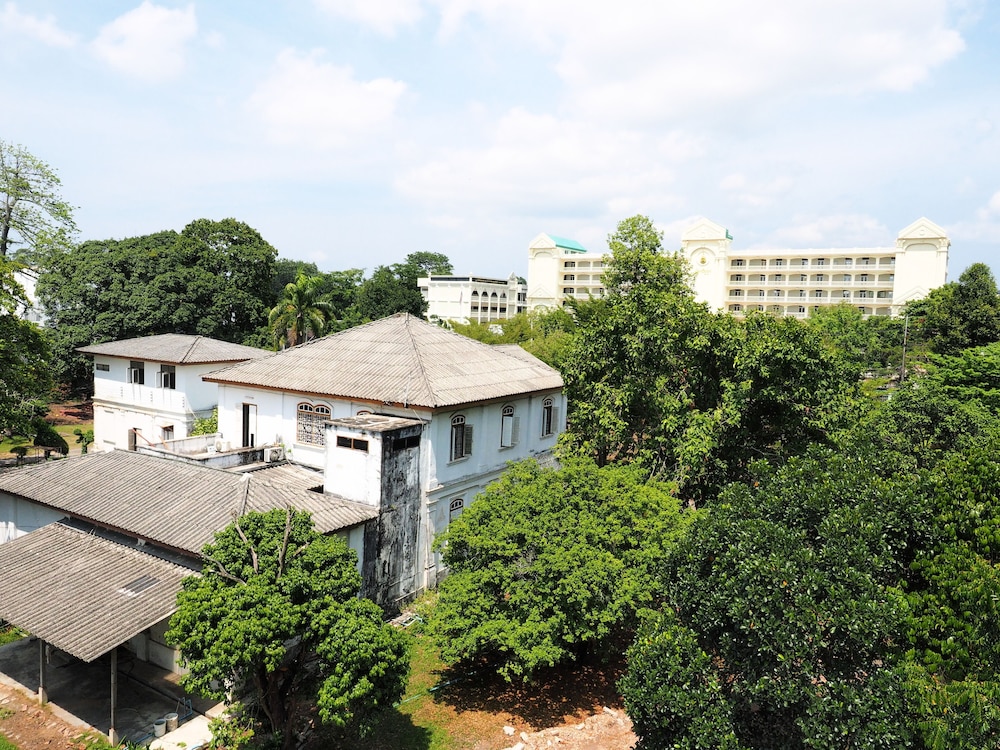 Siri Hotel Phuket 42/45