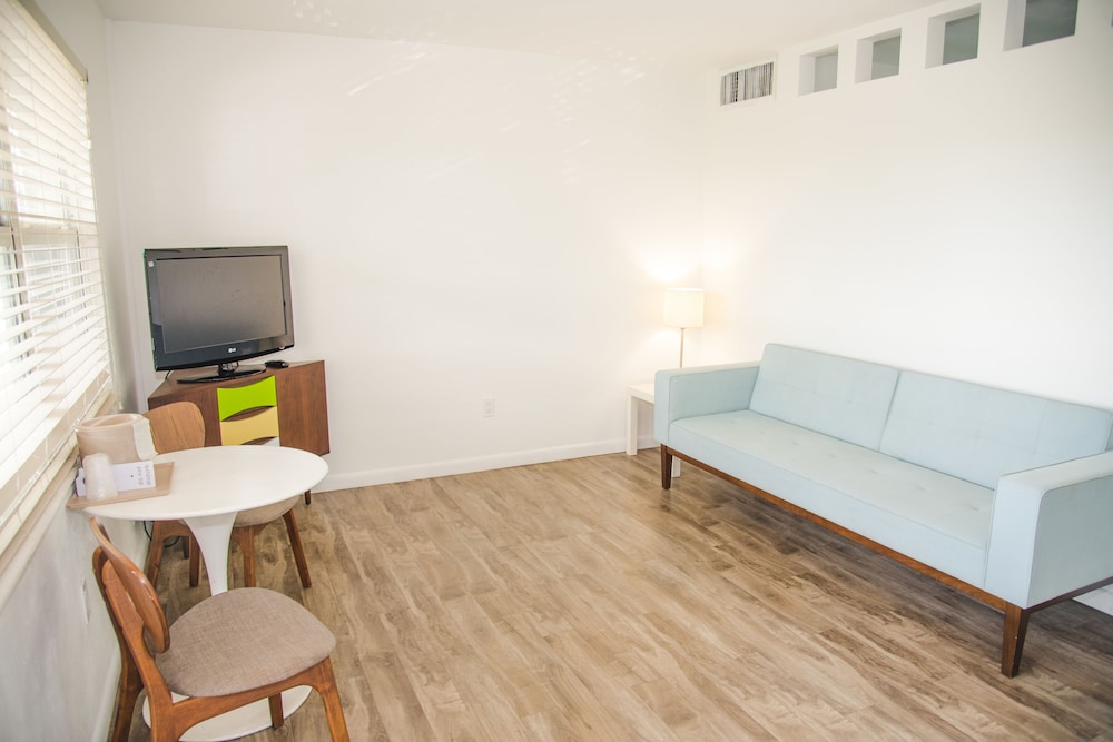Regency Inn & Suites 43/54