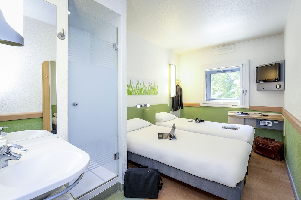 First Inn Apt 11/36