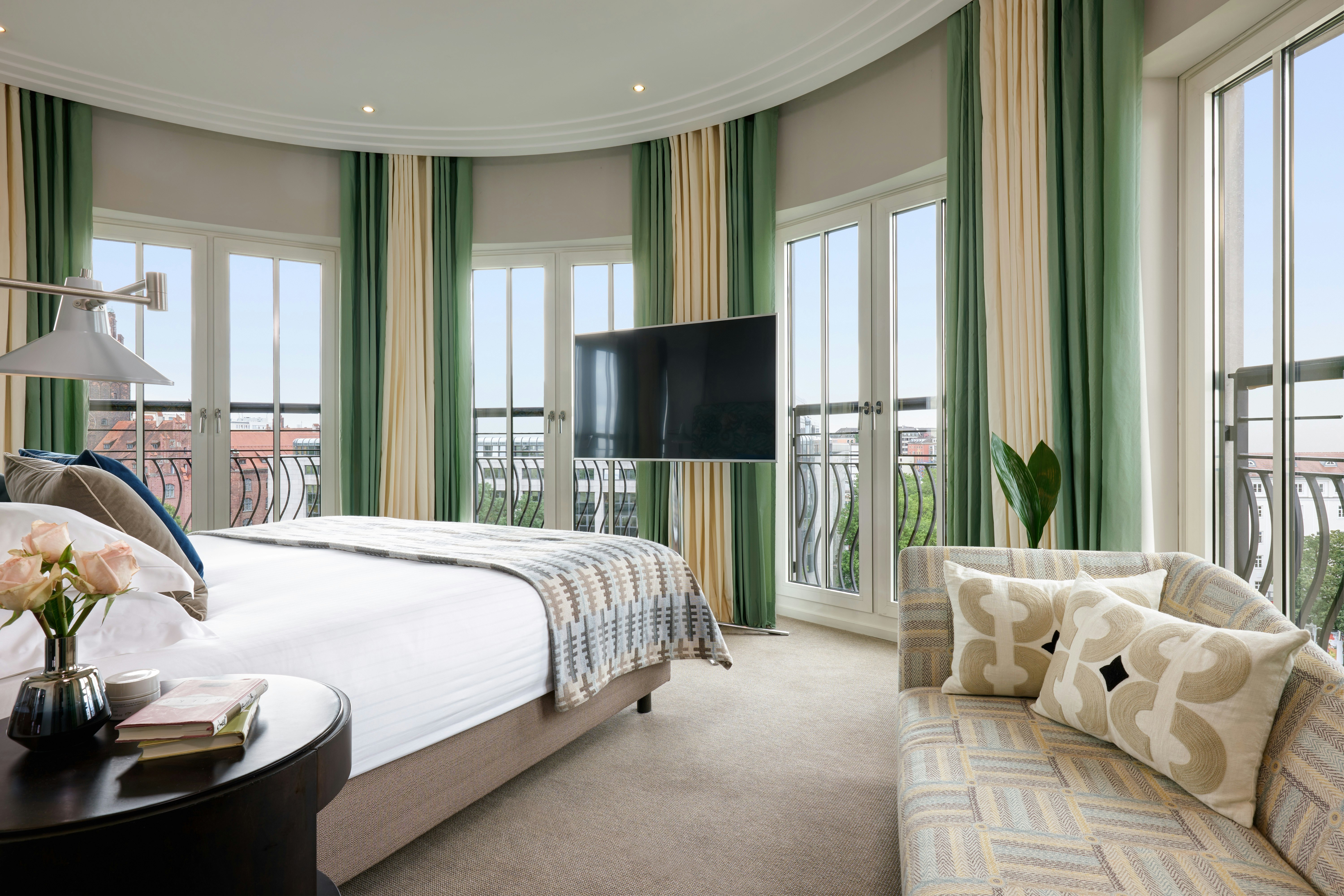 SIGNATURE, SUITE, PANORAMIC VIEW