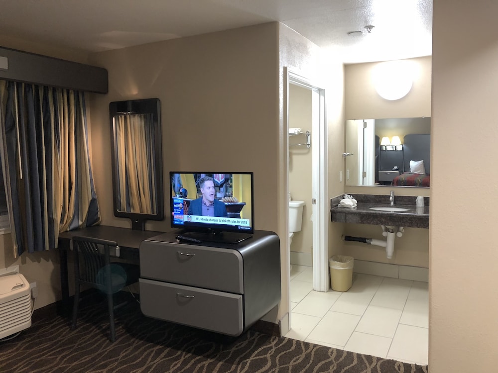 Casa Royal Inn 23/30