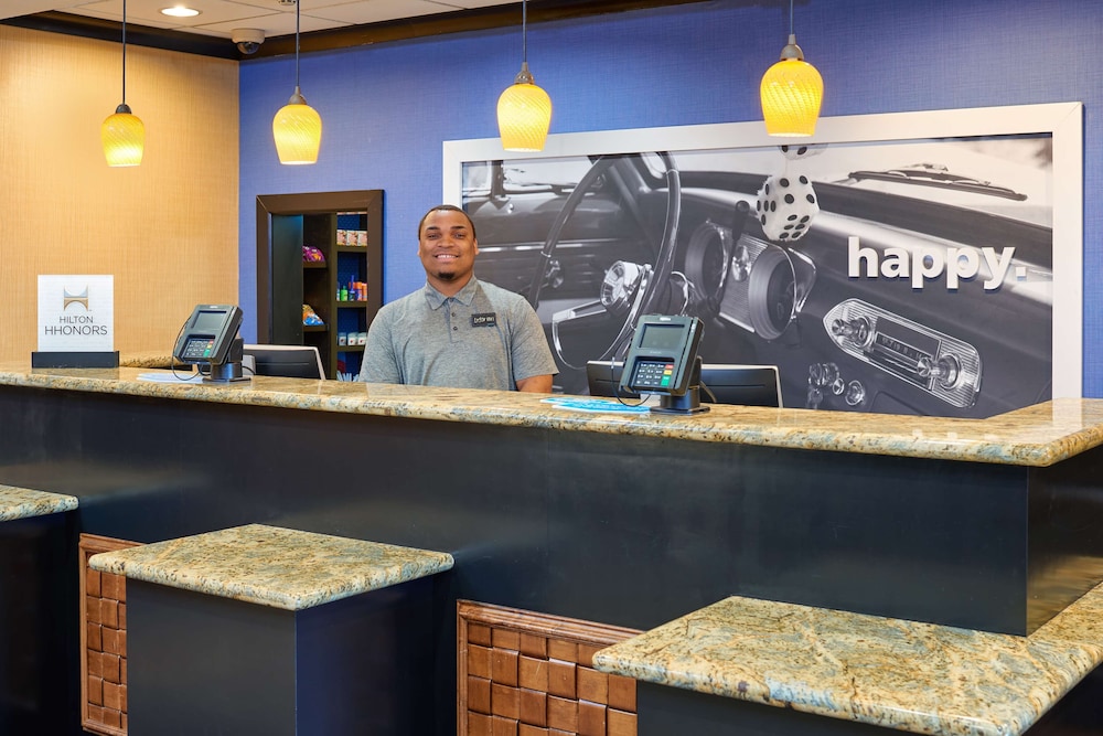 Hampton Inn and Suites Longview North 24/36