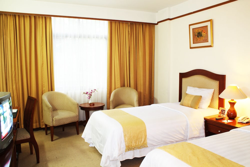 GRAND PASUNDAN CONVENTION HOTEL 12/65