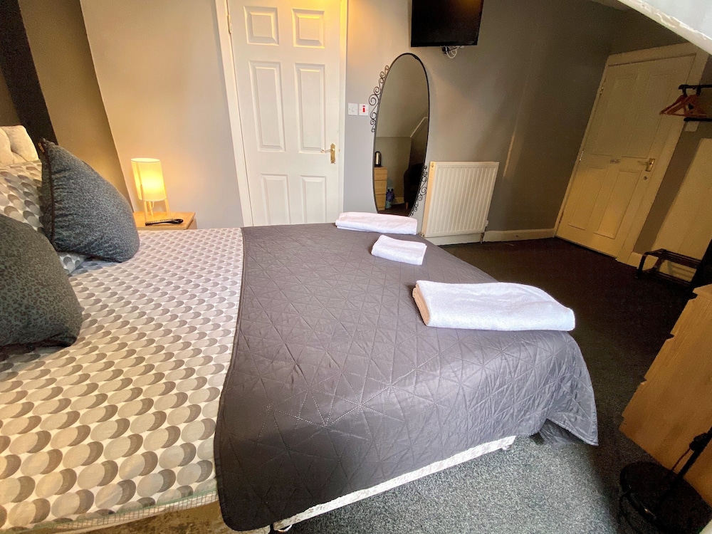 16 PILRIG GUEST HOUSE 10/60