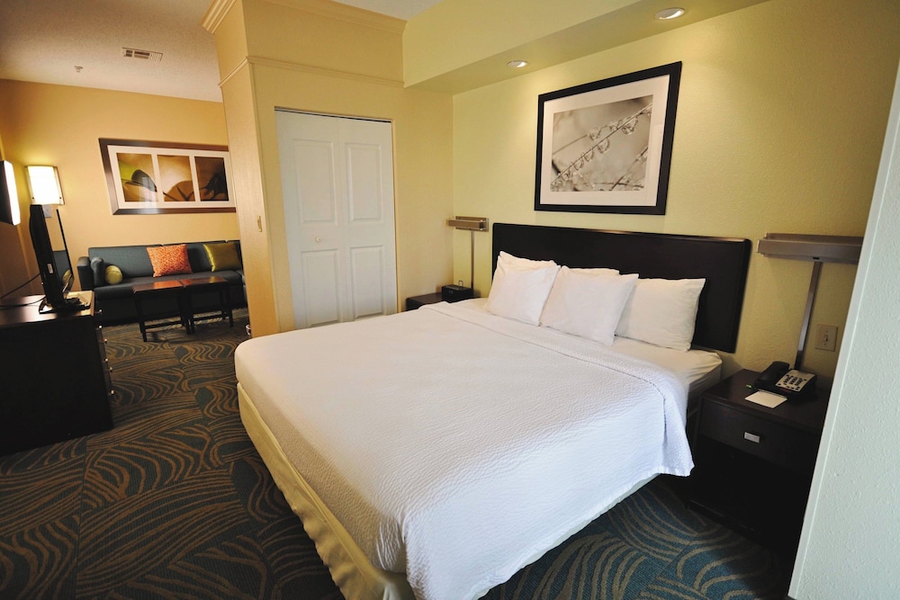 STUDIO, KING BED, BAY VIEW, SOFA, BALCONY