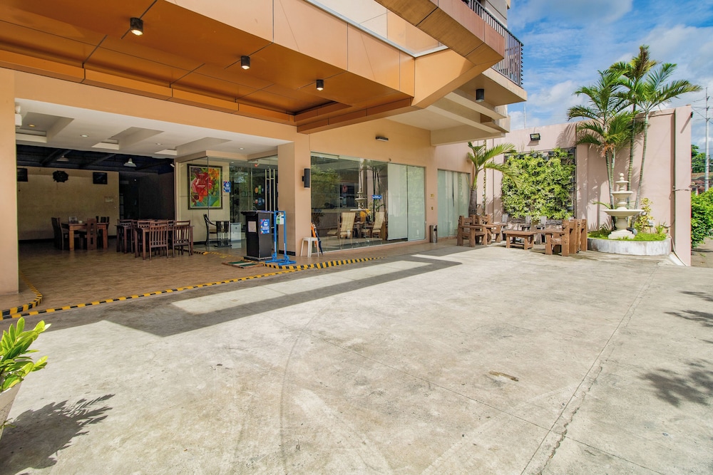 Main Hotel And Suites 60/67