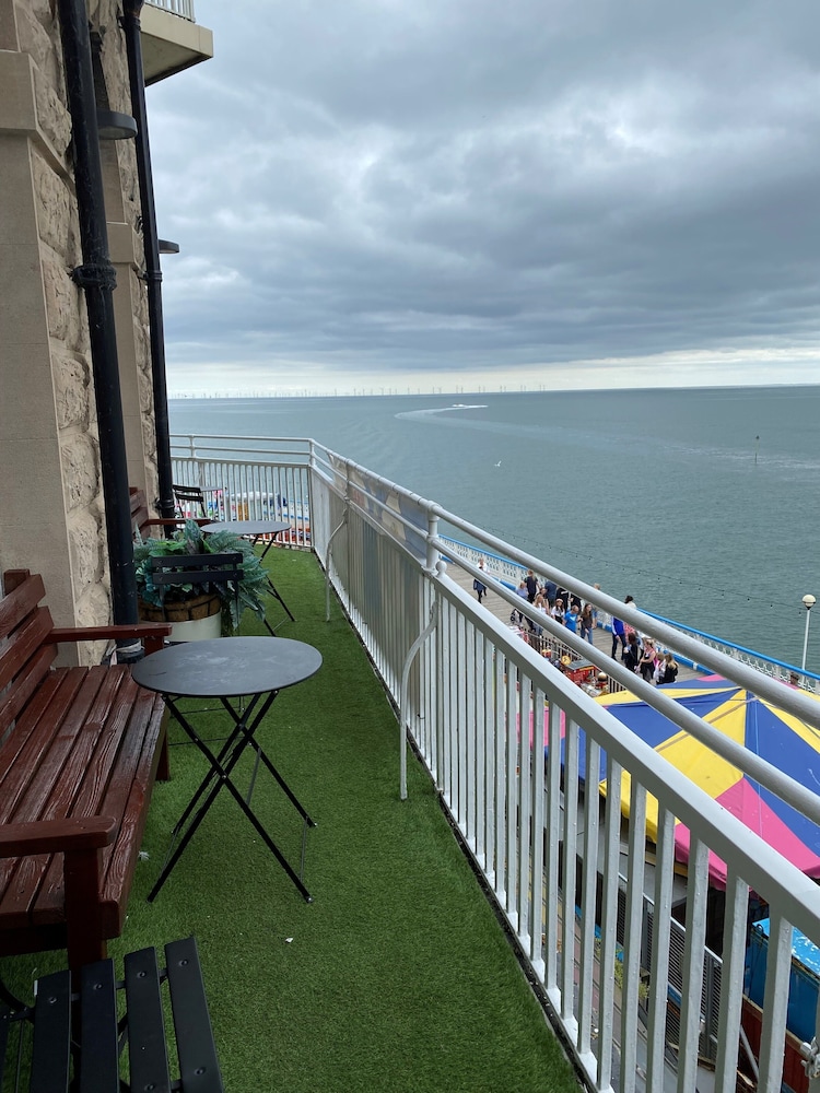 Grand Hotel Llandudno 61/65