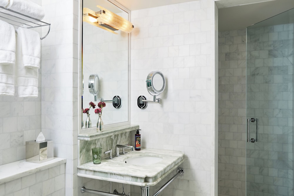 Nomad, Tower, Queen Bed, Accessible، The Fifth Avenue Hotel 4/5
