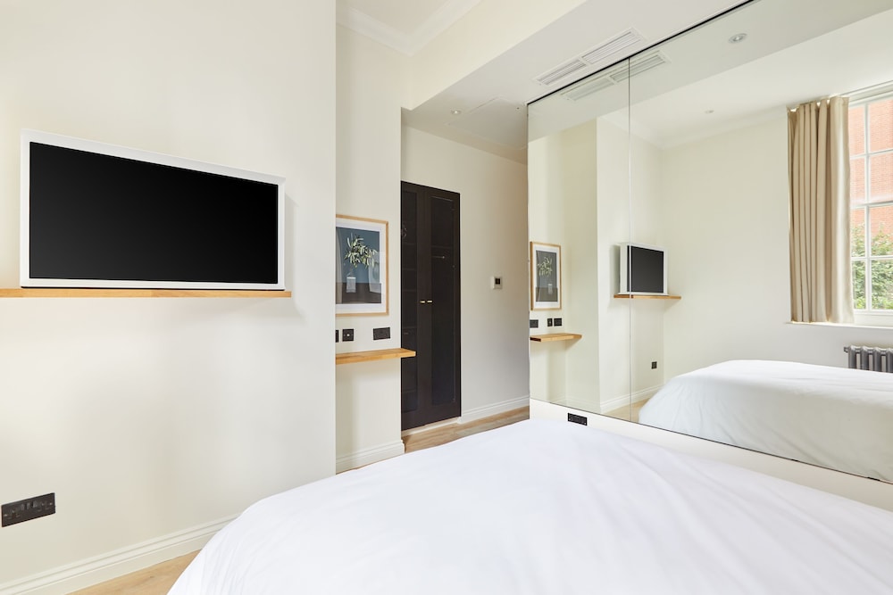 (1)Large Room , 1 Double Bed