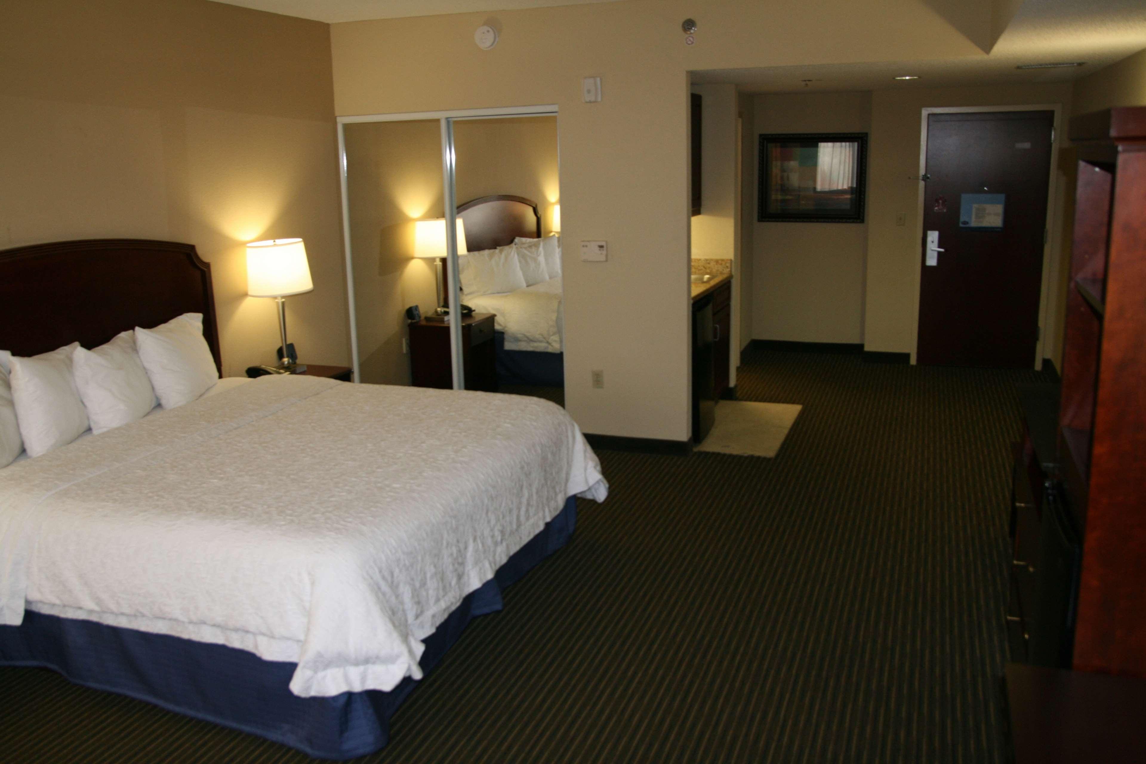 ROOM, KING BED
