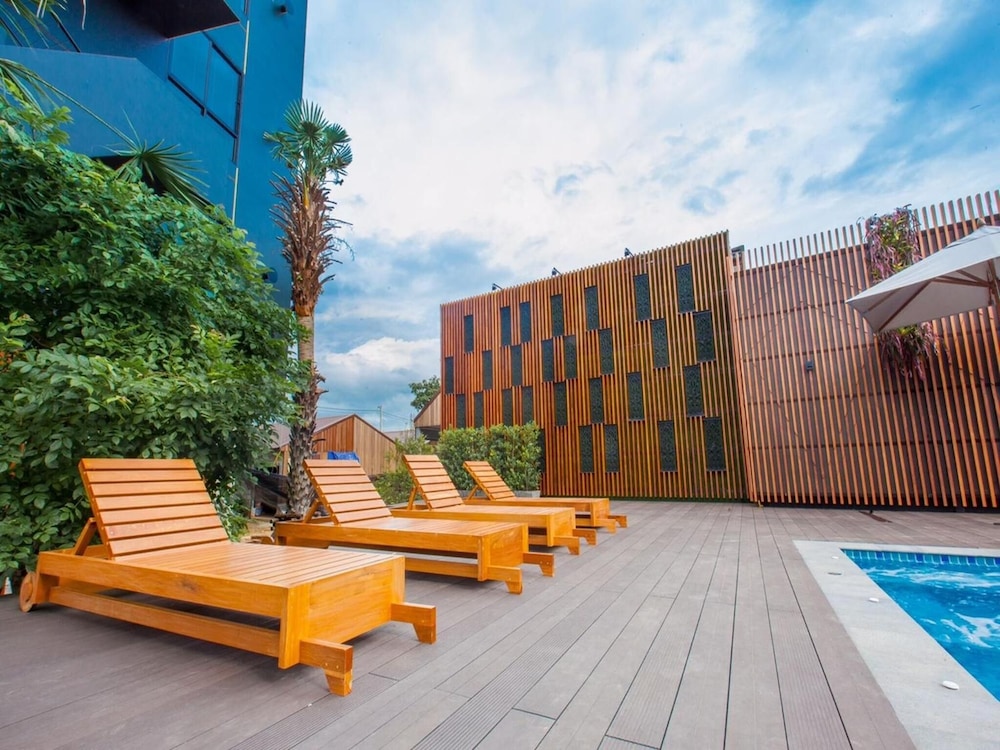 Loftmania Boutique Hotel 69/72