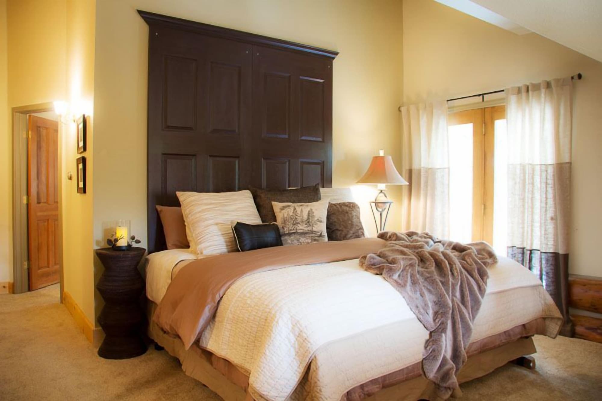 Luxury, Suite, King Bed, Valley View, Balcony