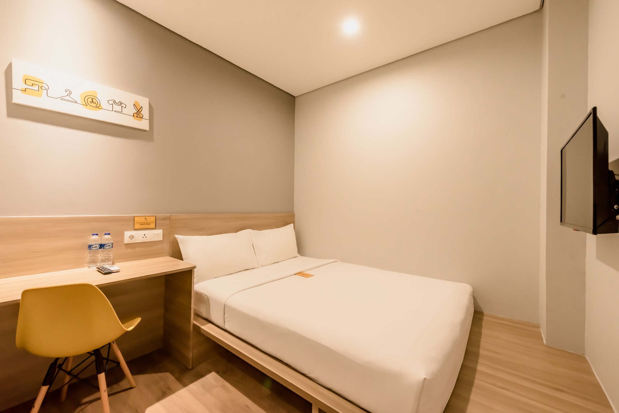 SUPERIOR, QUEEN BED
