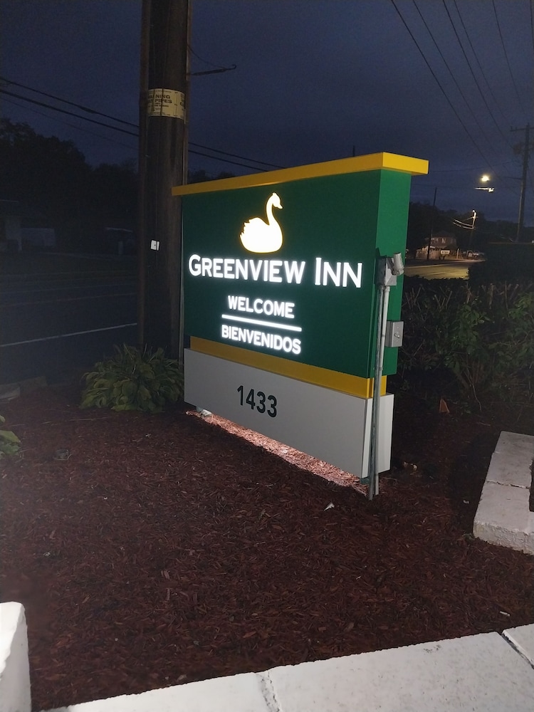 Greenview Inn Riverhead 4/68