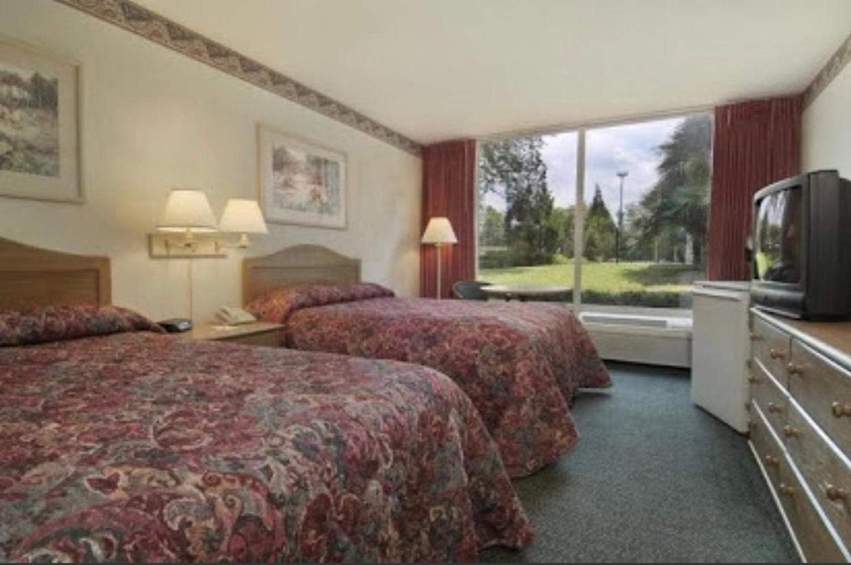 غرفة بسرير كينج، Economy Inn & Suites Shreveport 3/6