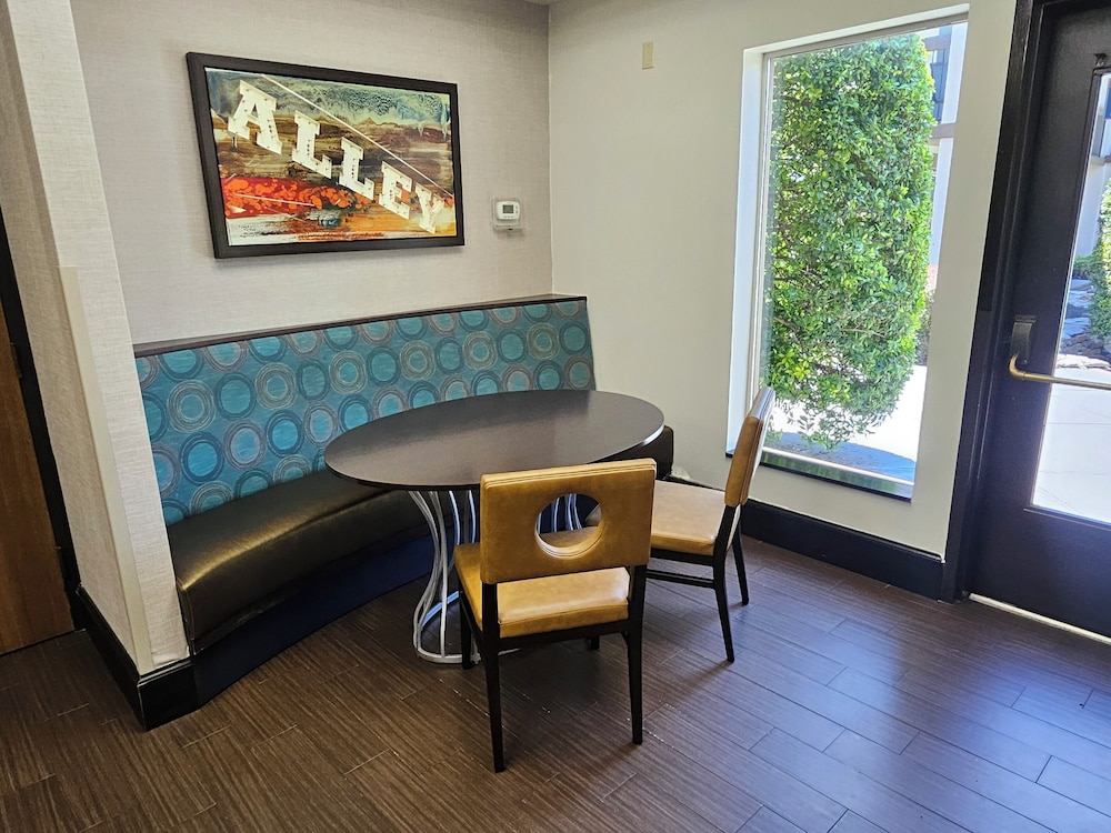 Club Hotel Nashville Inn Suites 37/67