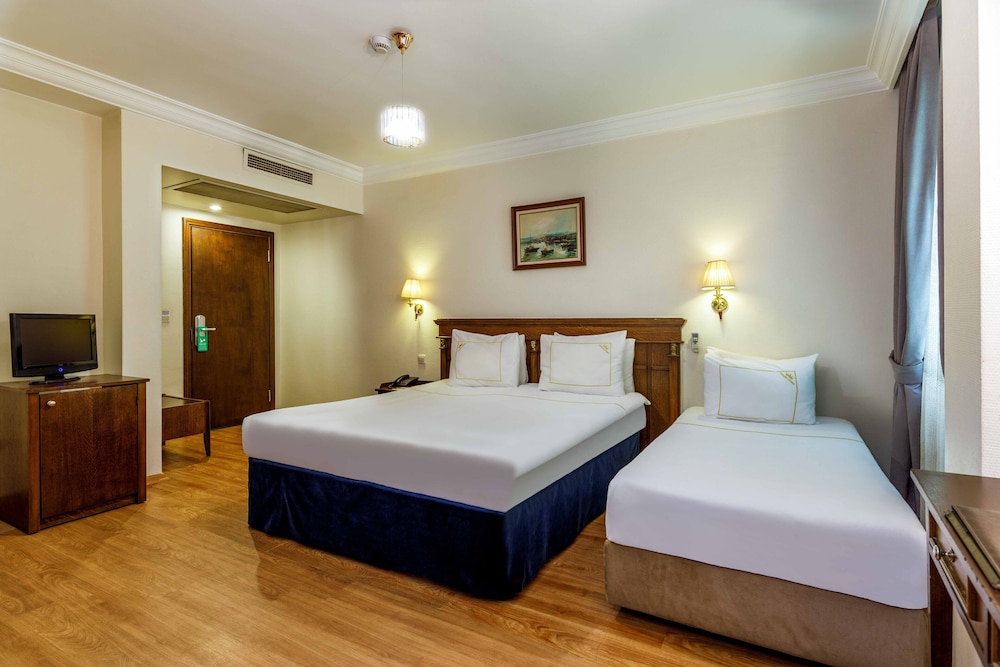 Golden Crown Hotel 9/66