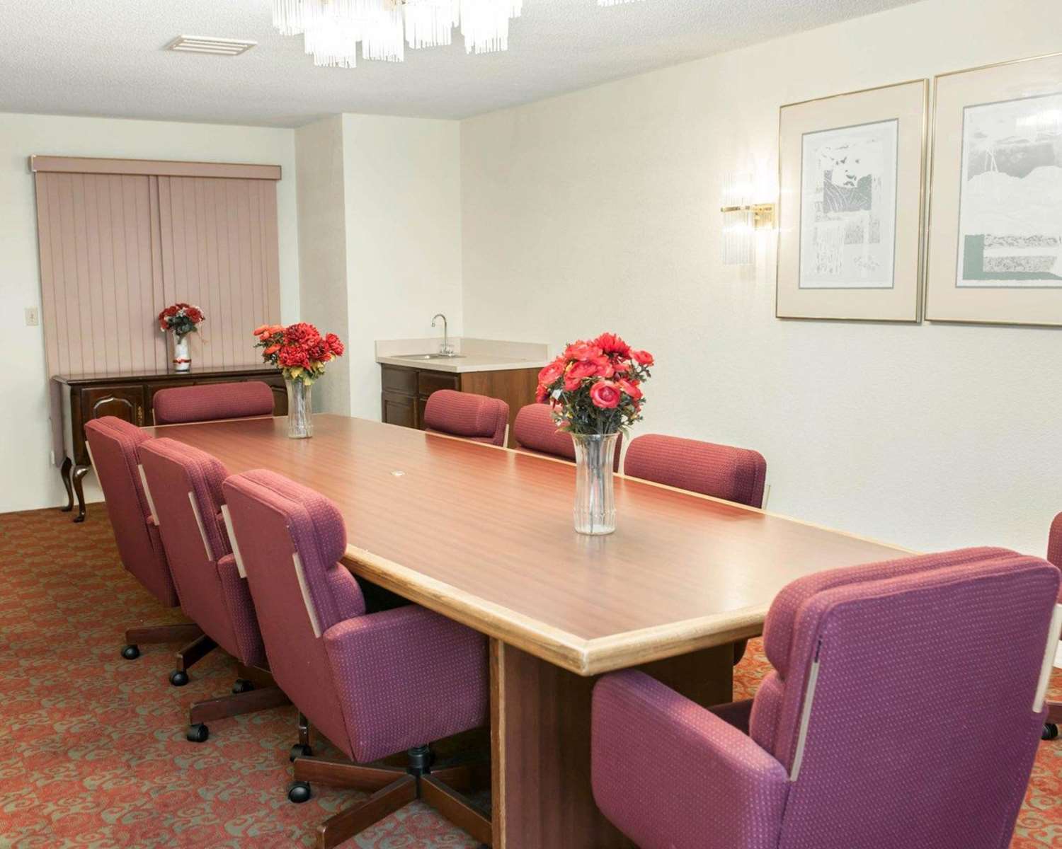 Lafayette Inn & Suites 43/48