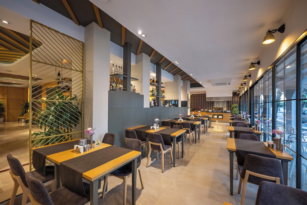 Sealife Lounge - Adults Only 36/50