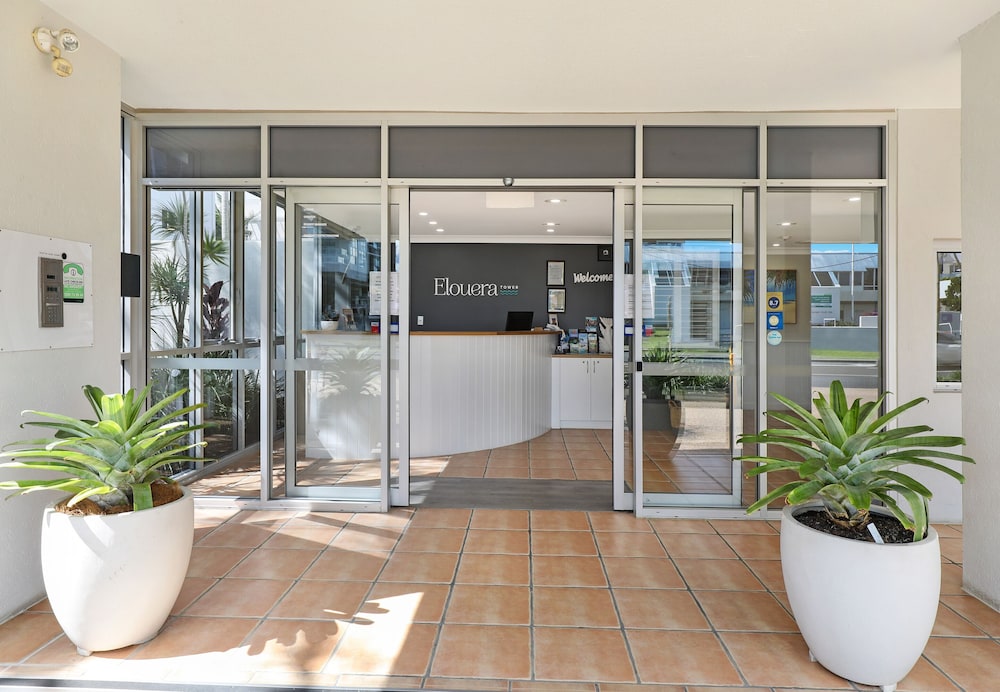 ELOUERA TOWER BEACHFRONT APARTMENTS 7/69
