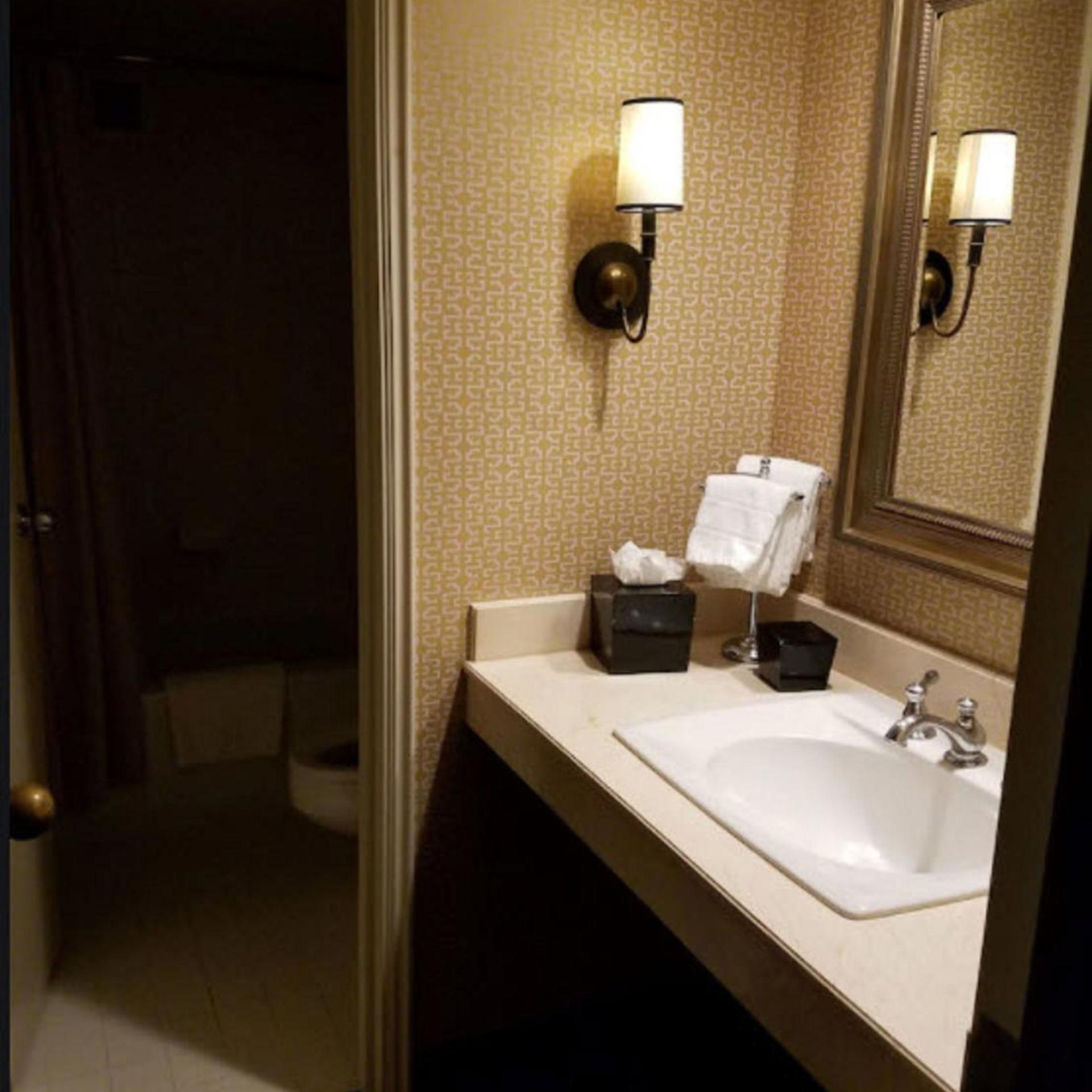 Room, King Bed, The Los Angeles Athletic Club 7/8