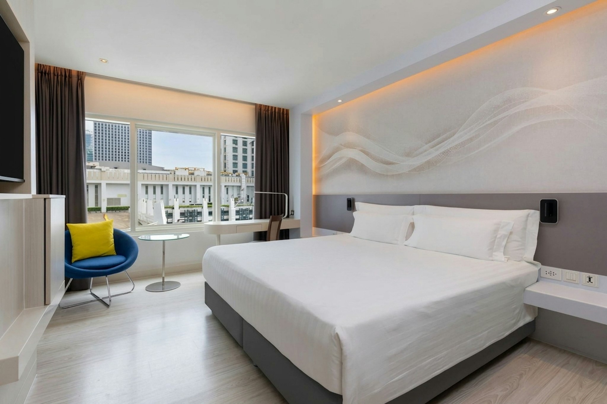 Centara Watergate Pavilion Hotel Bangkok 24/87