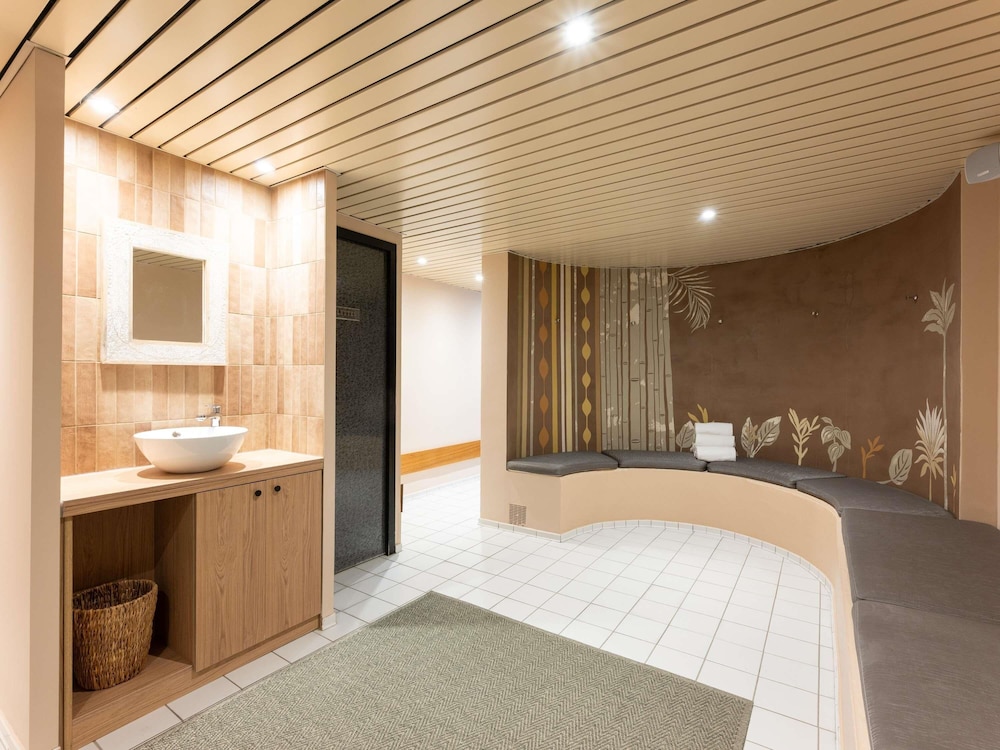 swimming pool spa