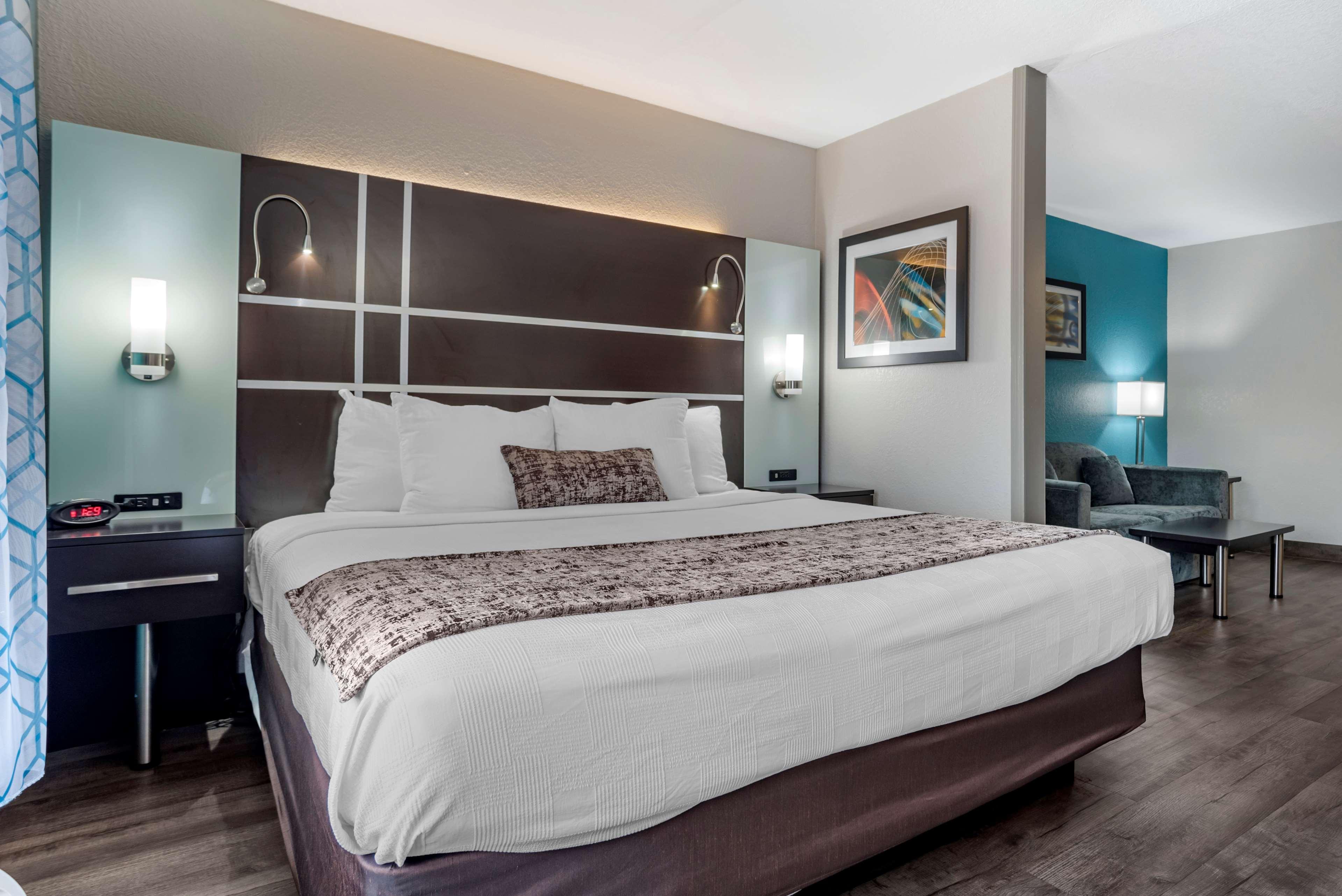 جناح لذوي الإعاقة، Best Western Carlton Suites 2/4