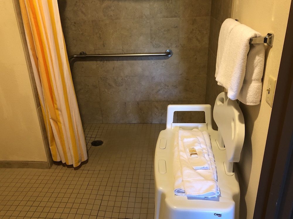 La Quinta Inn And Suites By Wyndham Plattsburgh 20/38