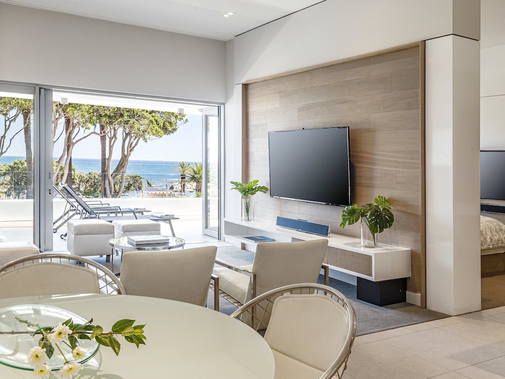 South Beach Camps Bay 38/44
