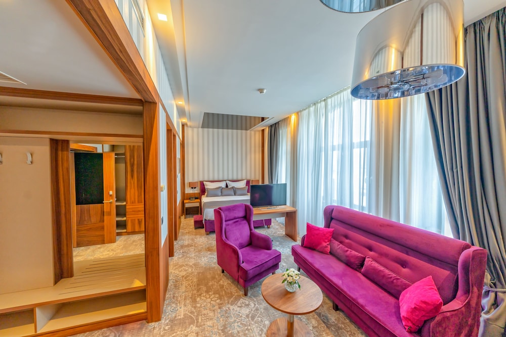 HERITAGE HOTEL KRONE 50/77