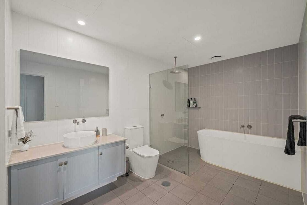 Sea Dunes Luxury Apartments 63/65