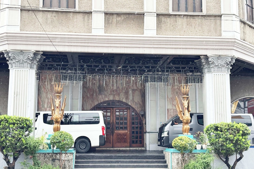 Camelot Hotel Quezon City powered by Cocotel 6/75