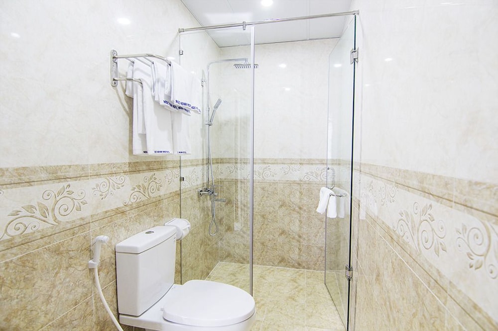 Ngoc Hanh Beach Hotel 35/75