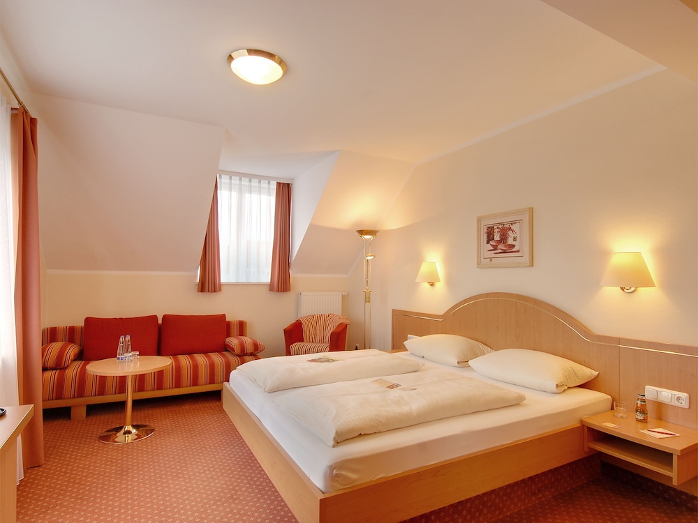 Hotel Kriemhild Am Hirschgarten 43/79