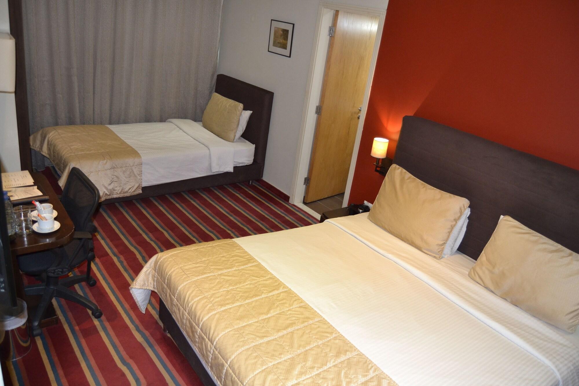 Triple Room: