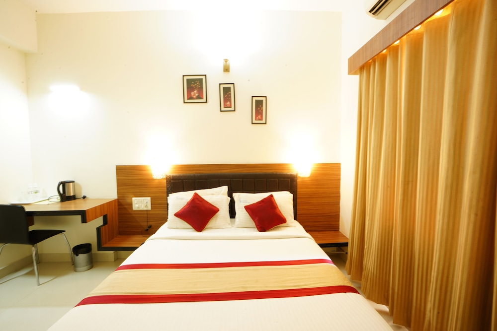 HOTEL GRAND BEE 26/50