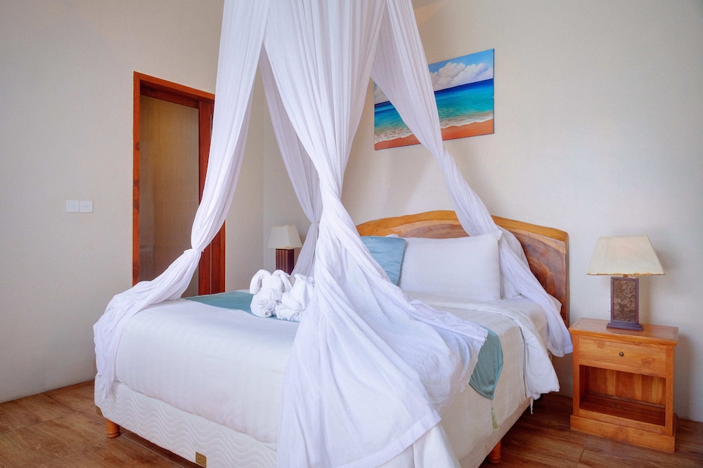 2 BEDROOMS, EXECUTIVE, VILLA