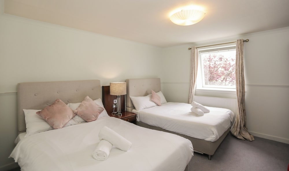 Lovat Hotel 4/42
