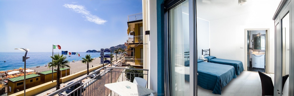 Maniel Beach Hotel 23/43