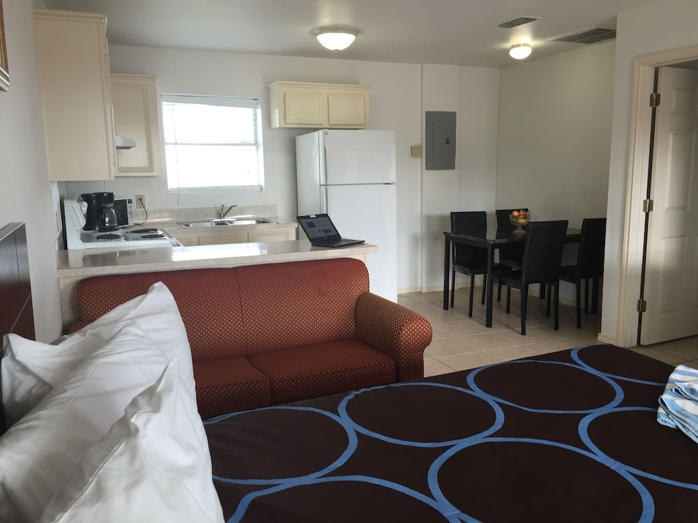 Port Isla Inn 37/53