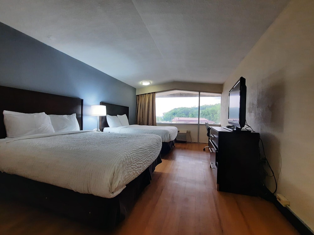 room, 2 double beds, smoking