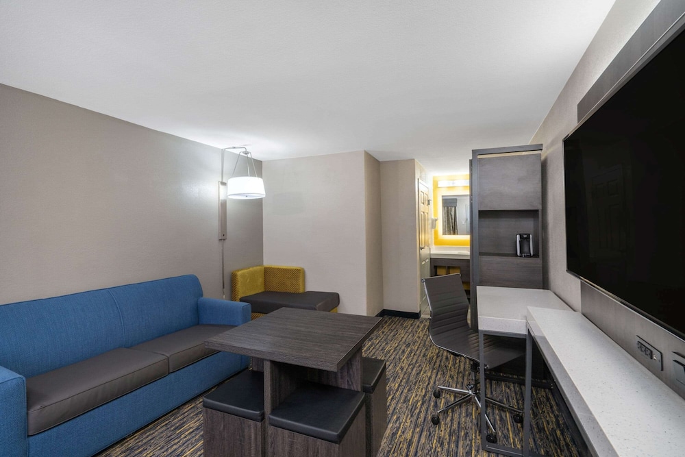 Baymont By Wyndham Murfreesboro 28/42