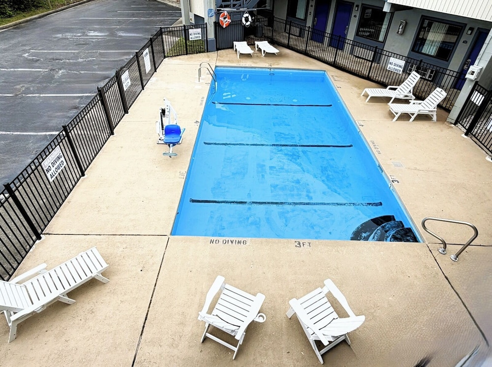 Rodeway Inn and Suites Plymouth Hwy 64 31/55