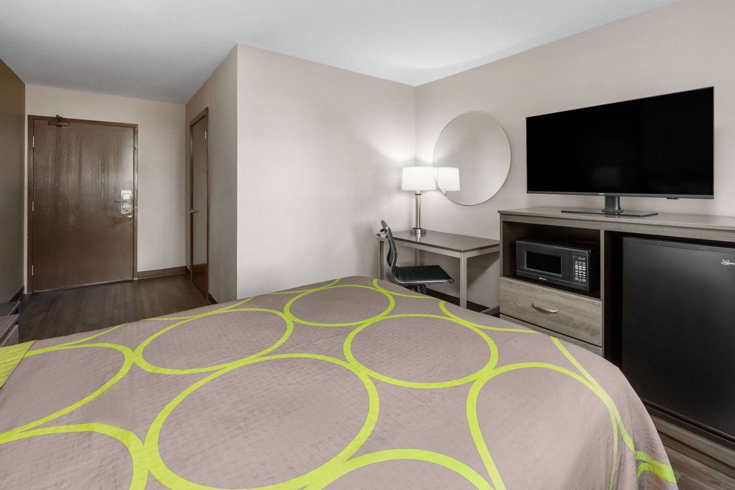 Super 8 By Wyndham Fairmont, WV 22/28