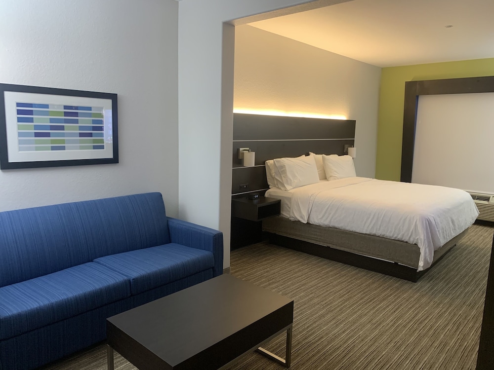Holiday Inn Express Hotel and Suites Greenville 30/64