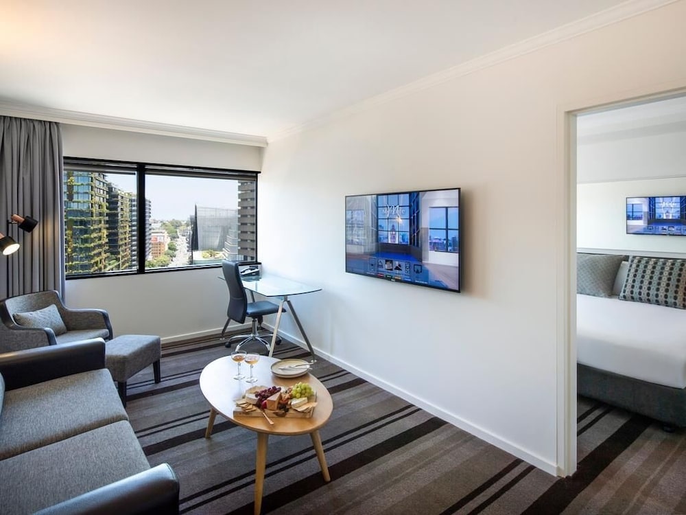 Mercure Sydney 48/67