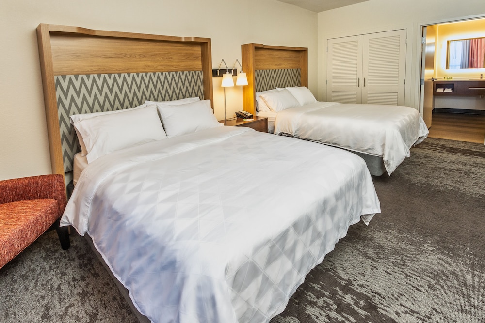 Holiday Inn Suites Memphis Wolfchase Galleria 21/79
