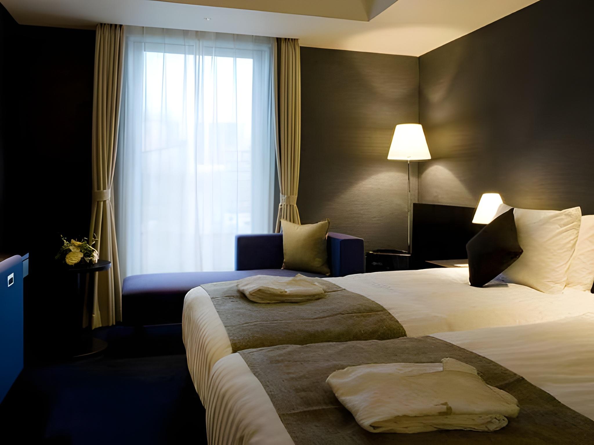 Essential, Hollywood, Twin Beds