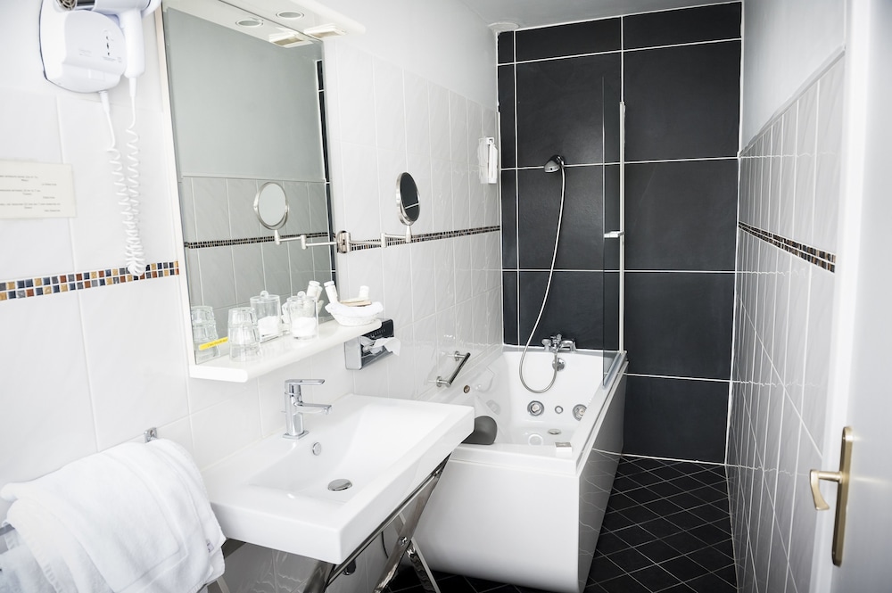 Qualys-Hotel Auberge du Forgeron 16/64